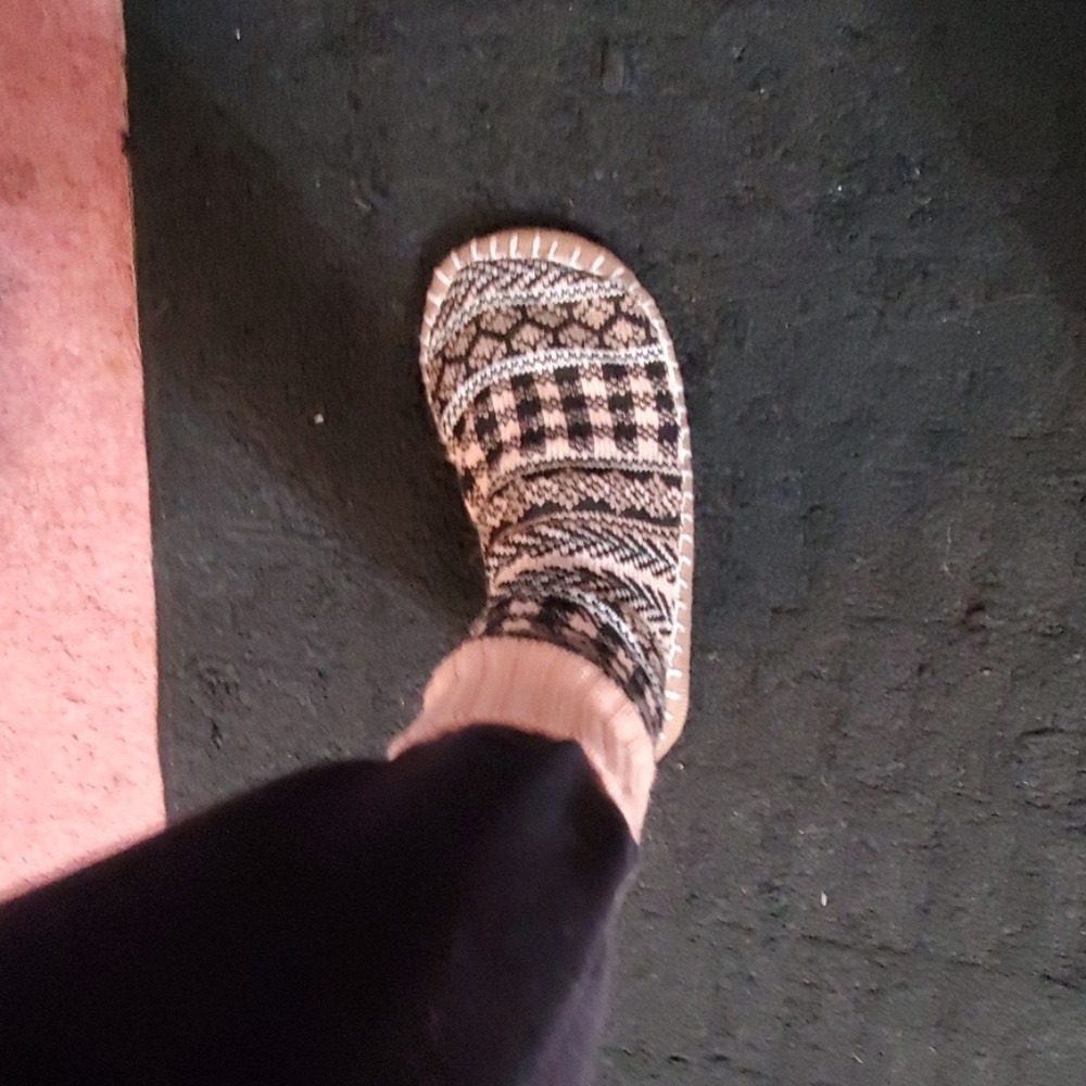 SLIPPER SOCKS AND SCRUNCHIES - Picture 6 of 7